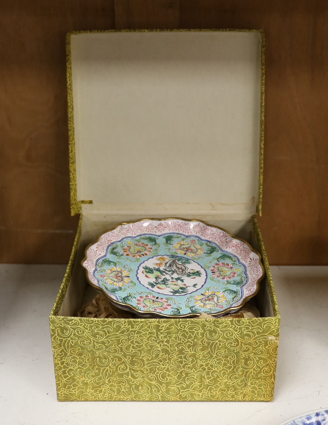 A boxed Chinese Guangzhou enamel comport, 21cm diameter
